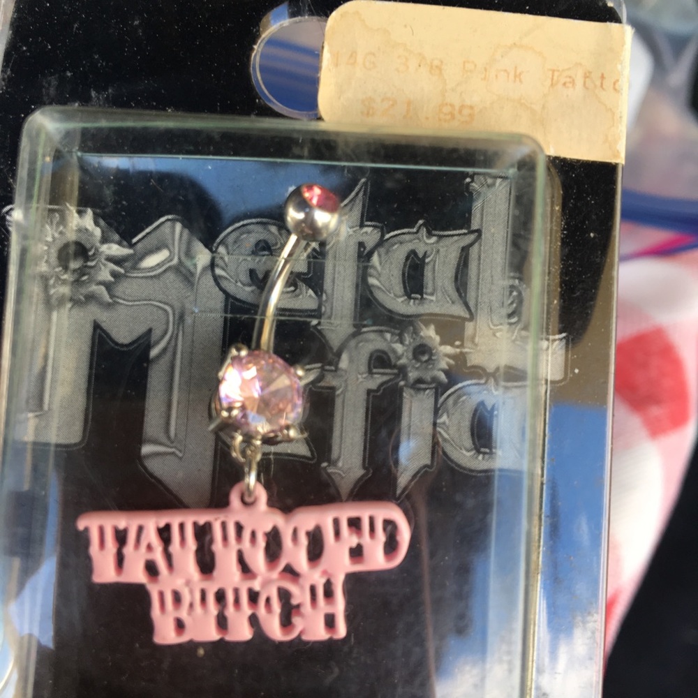 Tattood b*tch belly button ring